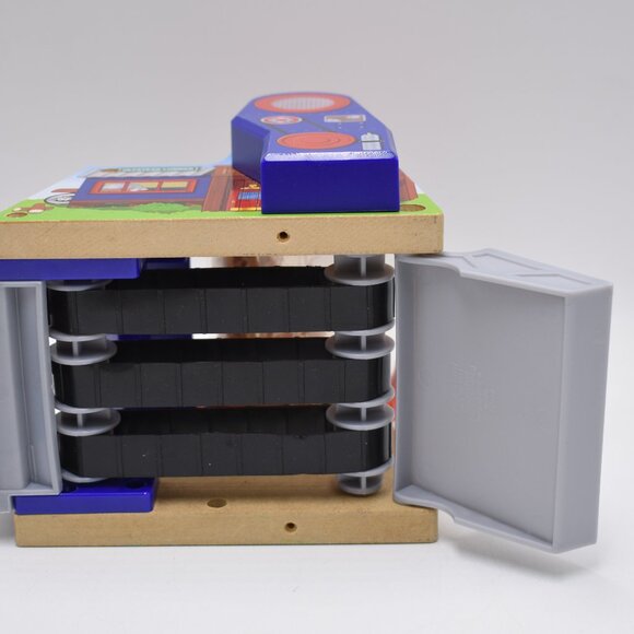 Ulfstead Lumber Wood Chipper w/ Thomas - Thomas & Friends Wooden Railway Trains - Picture 13 of 13